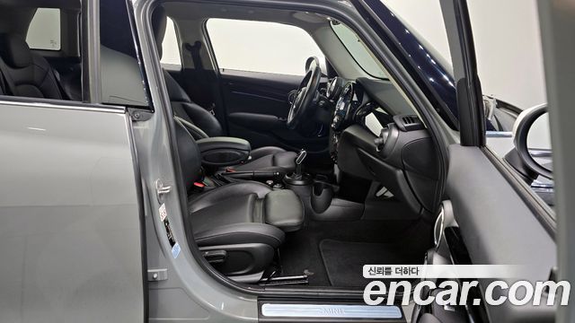 MINI Cooper 5Door Classic Third Generation 2022 — фото 10
