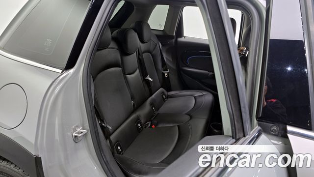 MINI Cooper 5Door Classic Third Generation 2022 — фото 12