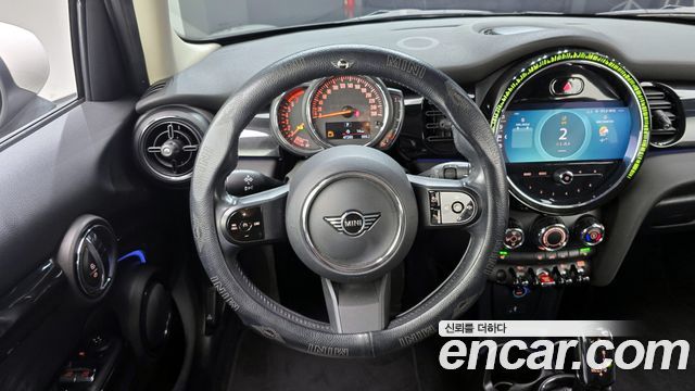 MINI Cooper 5Door Classic Third Generation 2022 — фото 14
