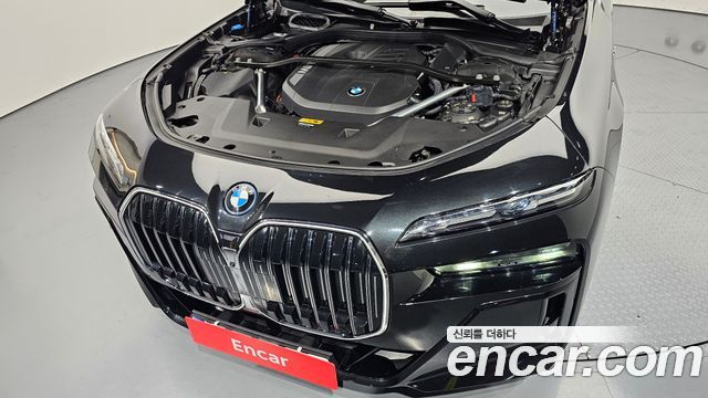 BMW 7 Series (G70) 750e xDrive M Sport 2023 — фото 6
