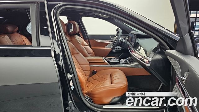 BMW 7 Series (G70) 750e xDrive M Sport 2023 — фото 10