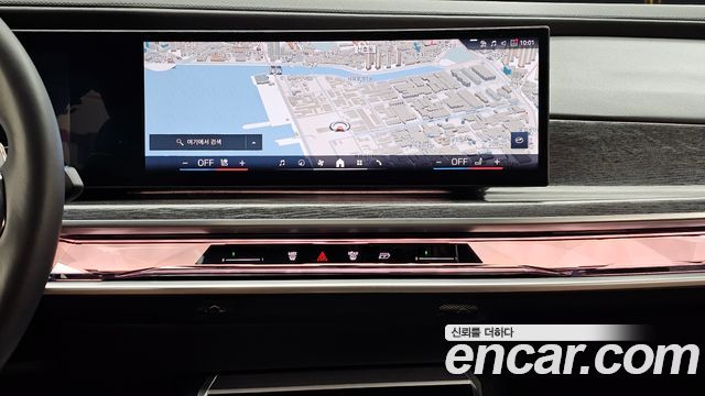 BMW 7 Series (G70) 750e xDrive M Sport 2023 — фото 14