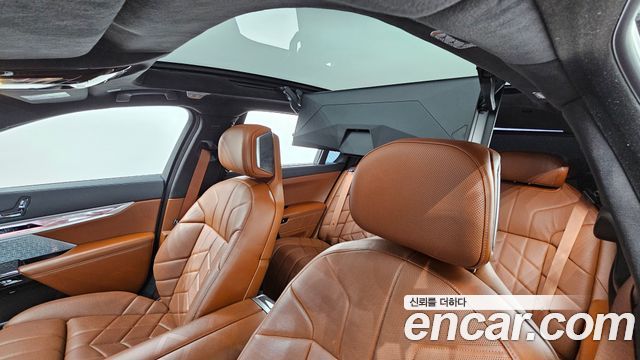 BMW 7 Series (G70) 750e xDrive M Sport 2023 — фото 18