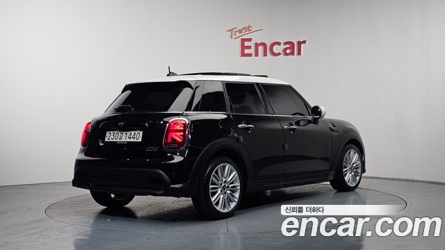 MINI Cooper 5Door Classic Plus Launch Pack Third Generation 2022 — фото 2