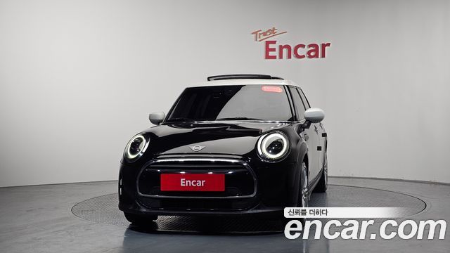 MINI Cooper 5Door Classic Plus Launch Pack Third Generation 2022 — фото 3
