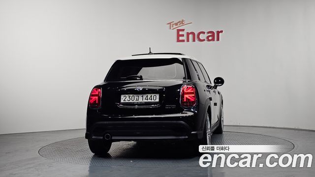 MINI Cooper 5Door Classic Plus Launch Pack Third Generation 2022 — фото 4