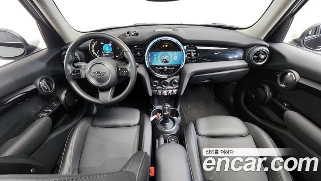 MINI Cooper 5Door Classic Plus Launch Pack Third Generation 2022 — фото 7