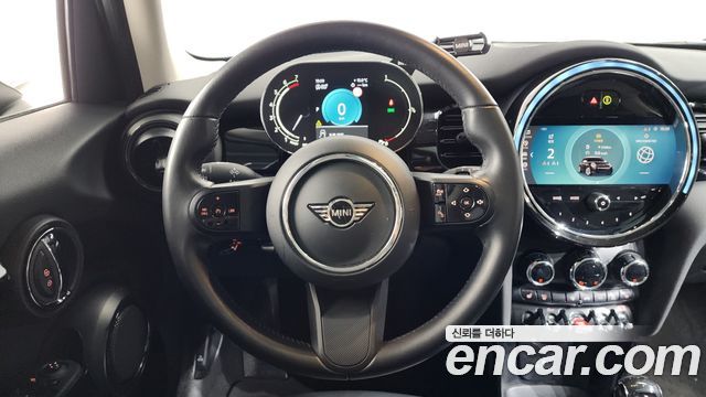 MINI Cooper 5Door Classic Plus Launch Pack Third Generation 2022 — фото 13
