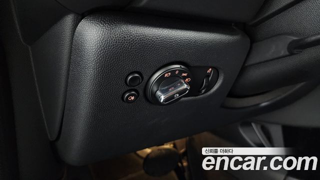 MINI Cooper 5Door Classic Plus Launch Pack Third Generation 2022 — фото 14