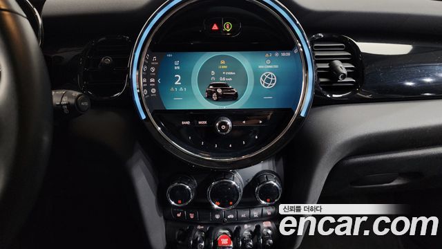 MINI Cooper 5Door Classic Plus Launch Pack Third Generation 2022 — фото 16