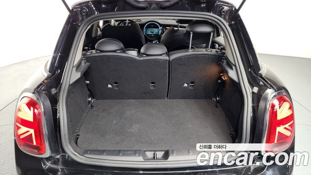 MINI Cooper 5Door Classic Plus Launch Pack Third Generation 2022 — фото 20