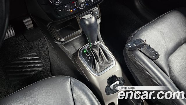 Jeep Renegade 2.4 Limited 2021 — фото 9