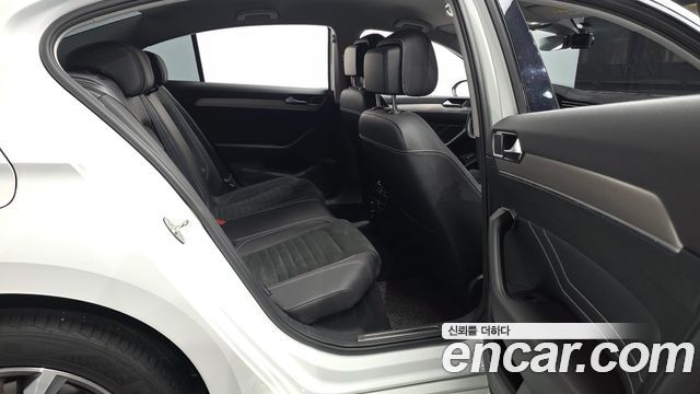 Volkswagen Passat GT (B8) 2.0 TDI Premium 2022 — фото 12