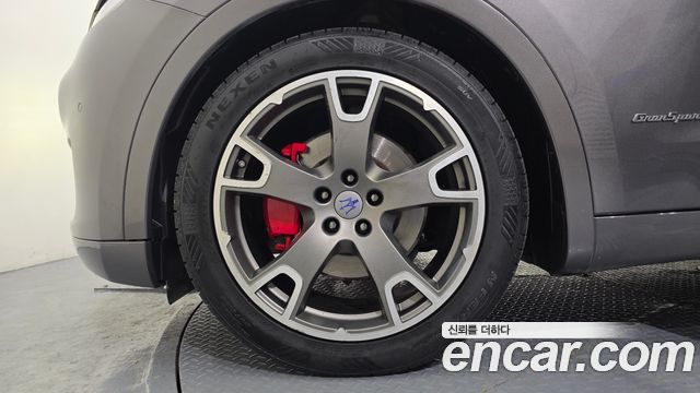 Maserati Levante 3.0 Diesel AWD GranSport 2018 — фото 5