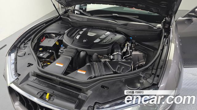 Maserati Levante 3.0 Diesel AWD GranSport 2018 — фото 6