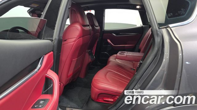 Maserati Levante 3.0 Diesel AWD GranSport 2018 — фото 11