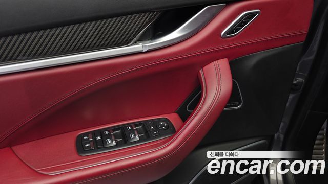 Maserati Levante 3.0 Diesel AWD GranSport 2018 — фото 12