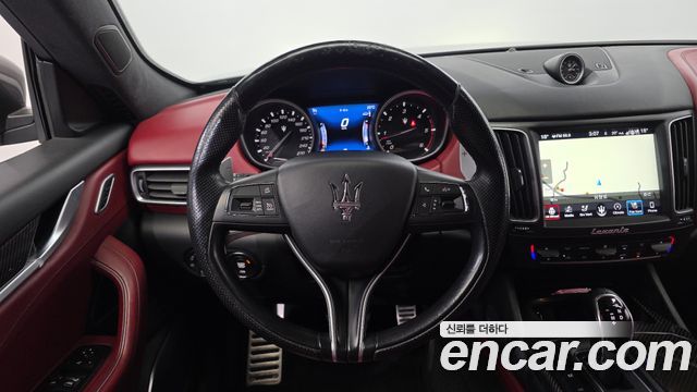 Maserati Levante 3.0 Diesel AWD GranSport 2018 — фото 14