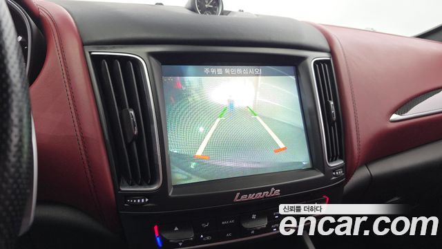 Maserati Levante 3.0 Diesel AWD GranSport 2018 — фото 16