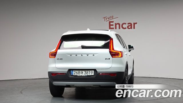 Volvo XC40 B4 Inscription 2021 — фото 4