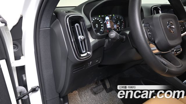 Volvo XC40 B4 Inscription 2021 — фото 13
