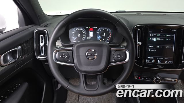 Volvo XC40 B4 Inscription 2021 — фото 14
