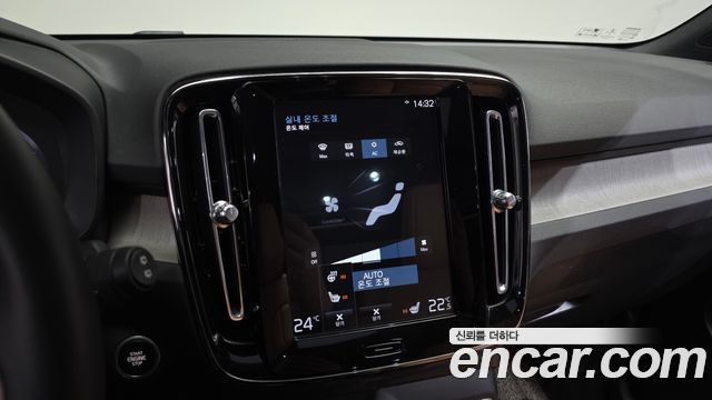 Volvo XC40 B4 Inscription 2021 — фото 17