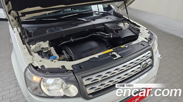 Land Rover Freelander 2 2.2 SD4 HSE 2011 — фото 6