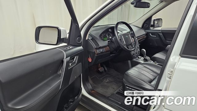Land Rover Freelander 2 2.2 SD4 HSE 2011 — фото 10