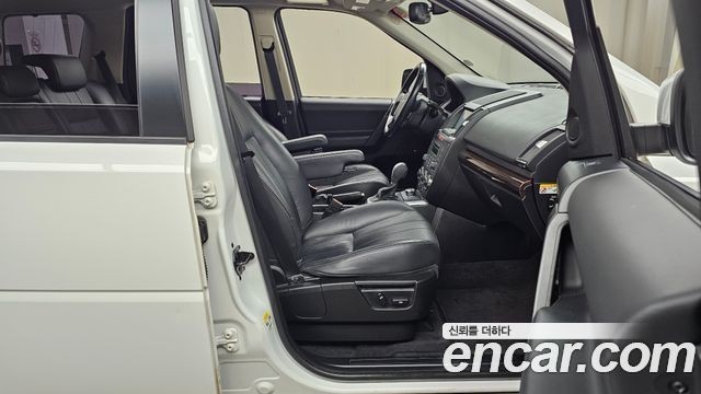 Land Rover Freelander 2 2.2 SD4 HSE 2011 — фото 11