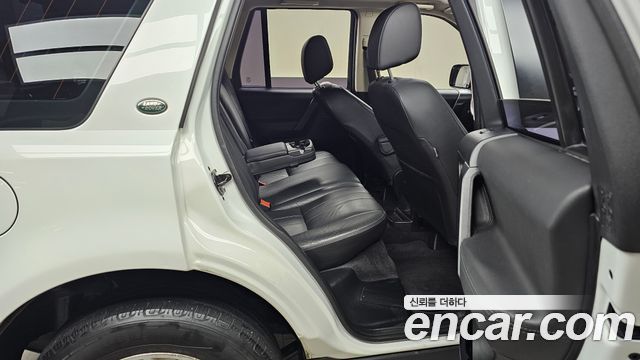 Land Rover Freelander 2 2.2 SD4 HSE 2011 — фото 12