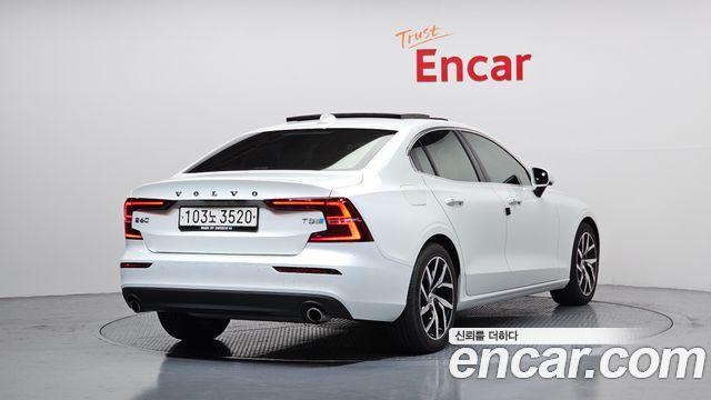 Volvo S60 (III) T5 Momentum 2020 — фото 2