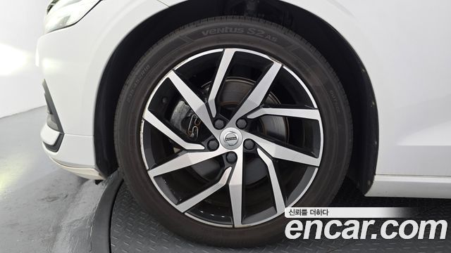 Volvo S60 (III) T5 Momentum 2020 — фото 5