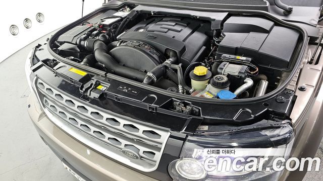Land Rover Discovery 4 3.0 SDV6 SE 2016 — фото 6