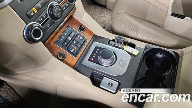 Land Rover Discovery 4 3.0 SDV6 SE 2016 — фото 9