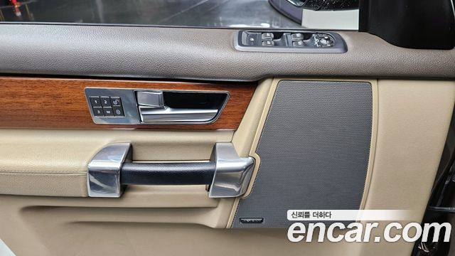 Land Rover Discovery 4 3.0 SDV6 SE 2016 — фото 14