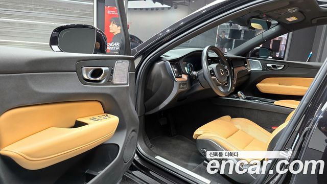 Volvo XC60 (II) T8 Inscription 2021 — фото 11