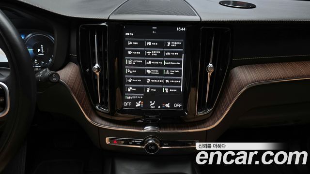 Volvo XC60 (II) T8 Inscription 2021 — фото 14