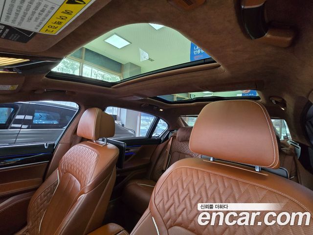 BMW 7 Series (G11) 750Li xDrive Vision 100 Edition 2017 — фото 17