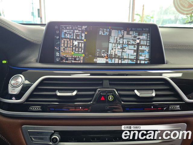 BMW 7 Series (G11) 750Li xDrive Vision 100 Edition 2017 — фото 19
