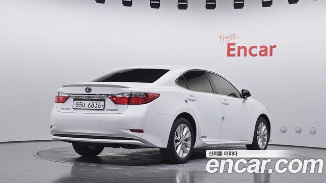 Lexus ES300h Supreme XV60 2014 — фото 2