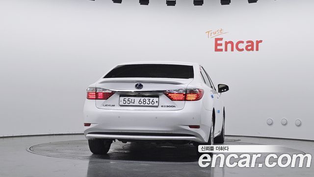 Lexus ES300h Supreme XV60 2014 — фото 4