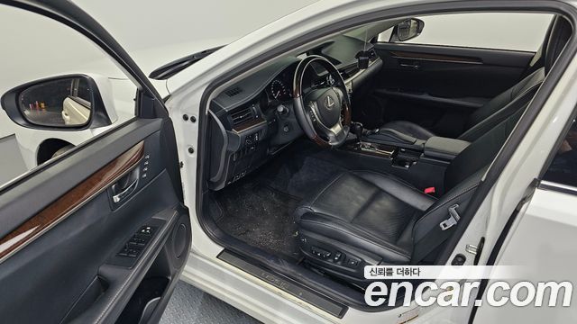 Lexus ES300h Supreme XV60 2014 — фото 10