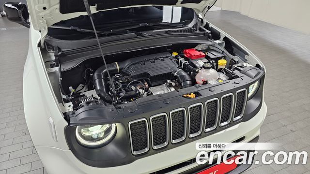 Jeep Renegade 1.3 Limited 2023 — фото 6
