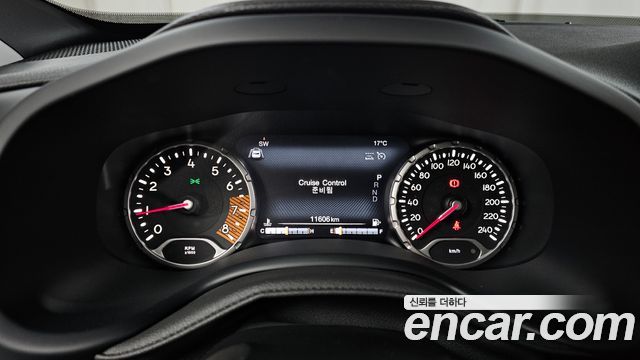 Jeep Renegade 1.3 Limited 2023 — фото 8