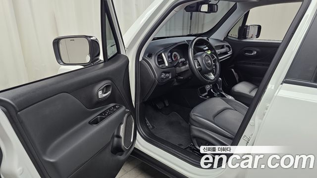 Jeep Renegade 1.3 Limited 2023 — фото 10