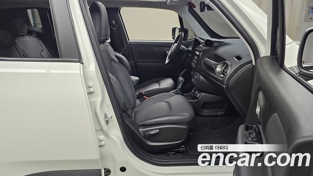 Jeep Renegade 1.3 Limited 2023 — фото 11