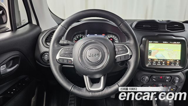 Jeep Renegade 1.3 Limited 2023 — фото 13