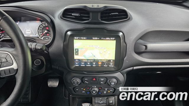 Jeep Renegade 1.3 Limited 2023 — фото 14