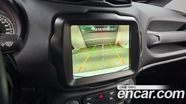 Jeep Renegade 1.3 Limited 2023 — фото 15
